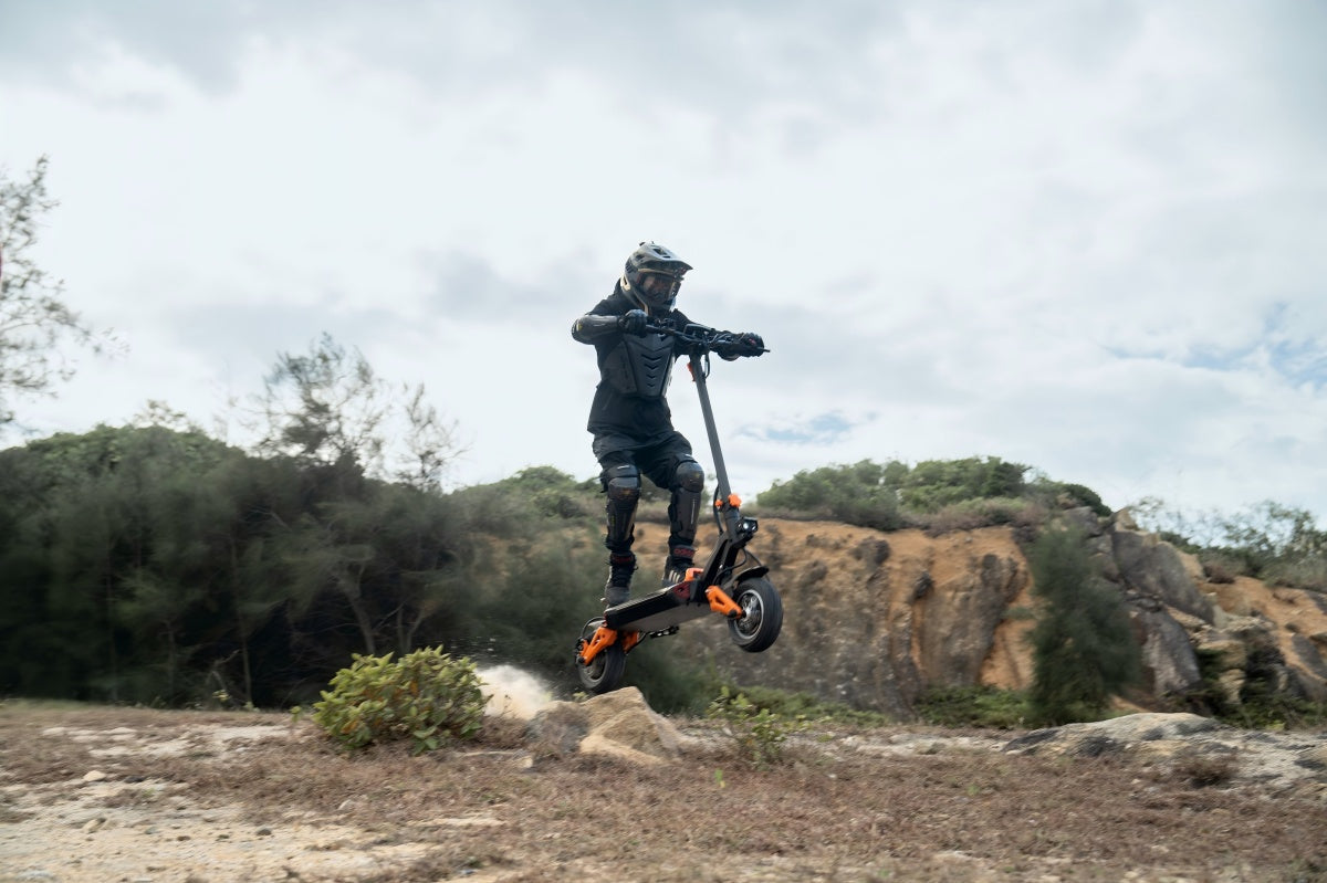 🛴 Is It Really Safe to Go Over 50 MPH on an E-Scooter?